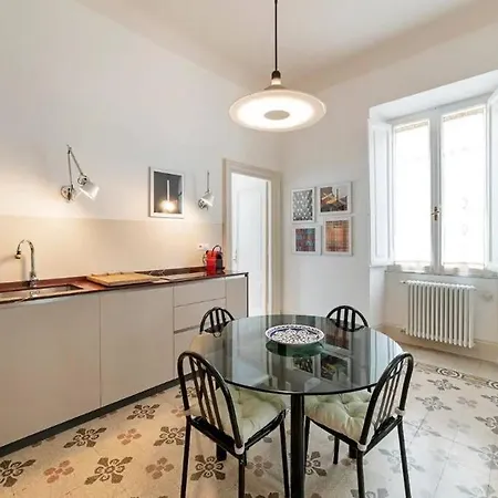 Elegant And Spacious In - Metro B1 Rome