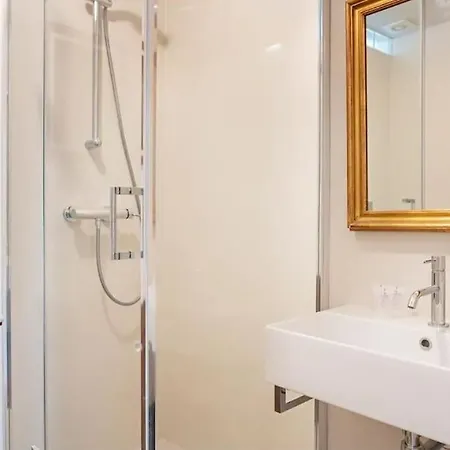 Elegant And Spacious In - Metro B1 Apartamento Roma