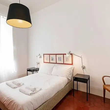 Apartment Elegant And Spacious In - Metro B1