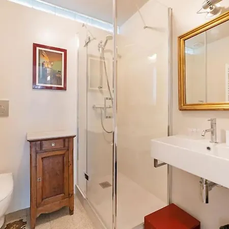 Apartment Elegant And Spacious In - Metro B1